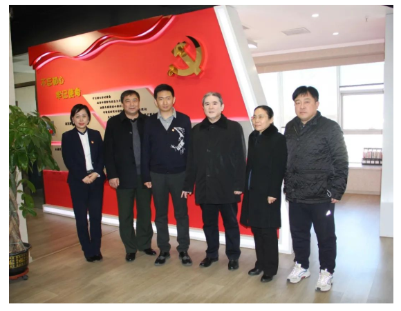 河?xùn)|區(qū)人大常委會、春華街道黨工委領(lǐng)導(dǎo)走訪永誠世佳