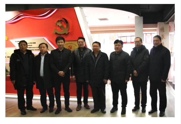 河?xùn)|區(qū)人社局、春華街道黨工委領(lǐng)導(dǎo)走訪永誠世佳