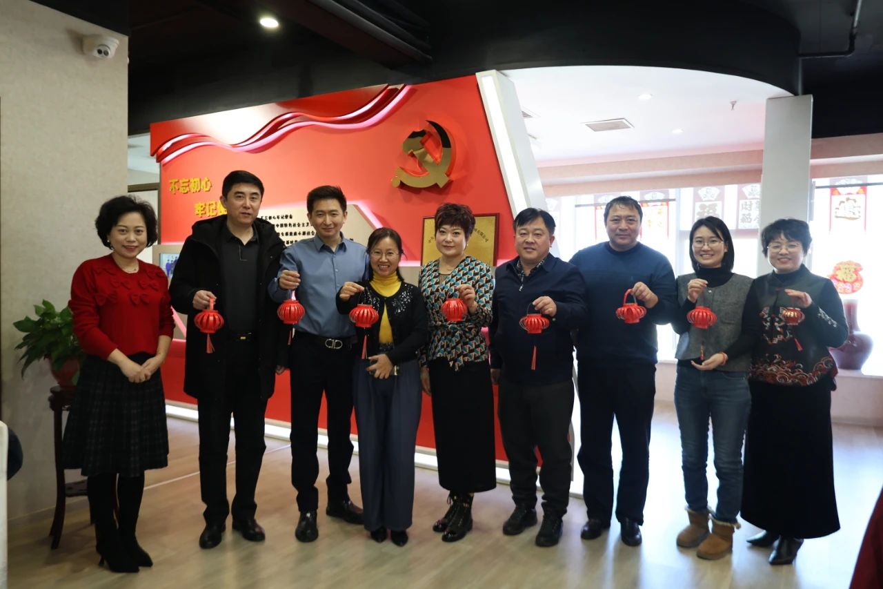 河?xùn)|區(qū)委統(tǒng)戰(zhàn)部、區(qū)工商聯(lián)領(lǐng)導(dǎo)走訪春華街道商會會長單位永誠世佳